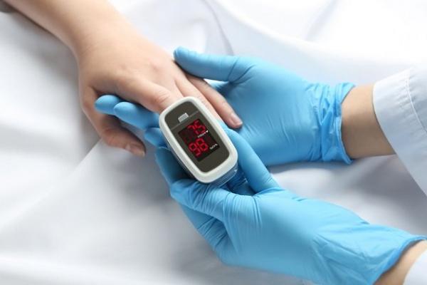 Studi: Pasien Non-Kulit Putih Dapatkan Oksigen Lebih Sedikit Dibanding Kebutuhan