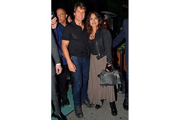 Tom Cruise Makan Malam dengan Salma Hayek di London