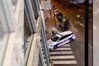 Polisi Paris Menghadapi Skorsing Terekam Menembak Tunawisma Dengan Gas Air Mata