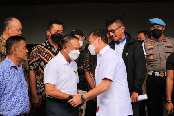 Ketum PSSI Lakukan Inspeksi Kelayakan Stadion GBLA Bersama Menpora