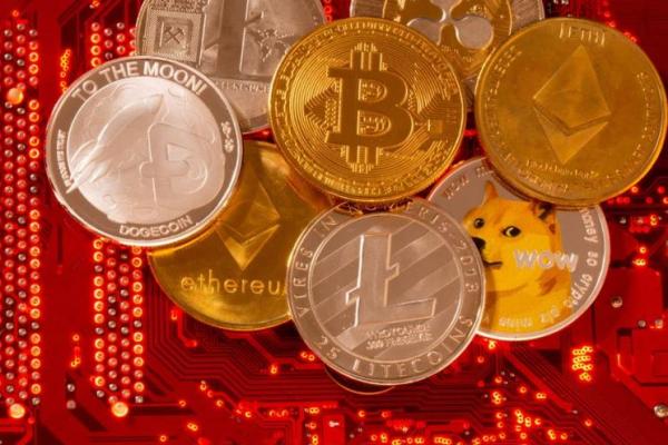 Ilustrasi cryptocurrency Bitcoin, Ethereum, DogeCoin, Ripple, Litecoin. Foto: Reuters 