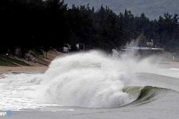 BMKG: Waspadai Gelombang 4 Meter di Tiga Titik Perairan NTT