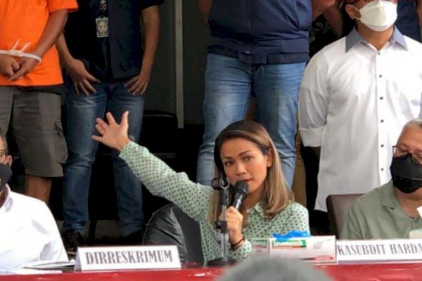 Nirina Zubir Minta Pelaku Perampas Aset Milik Ibundanya Dihukum Berat