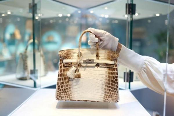 Saat Harga Gas Tak Terjangkau, Hermes dan Renault Laku Keras