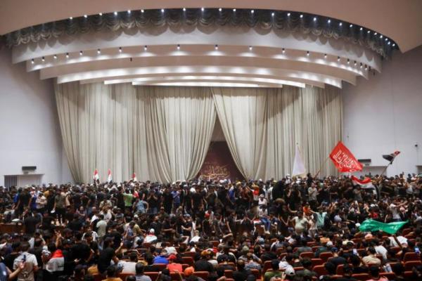 Pendukung Ulama Irak Sadr Serbu Zona Hijau Baghdad Lagi, 125 Terluka