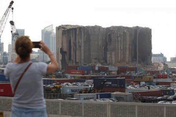 Gudang Gandum Beirut Runtuh, Memicu Trauma Ledakan Besar Dua Tahun Lalu