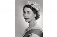 Koleksi Perhiasan Pribadi Ratu Elizabeth Dipajang di Istana Buckingham