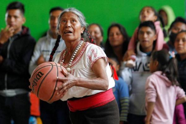 Nenek Usia 71 Tahun Ini Jadi Bintang Basket Meksiko, Viral di TikTok