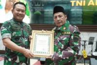 Jenderal Dudung Kukuhkan Habib Luthfi Warga Kehormatan Angkatan Darat