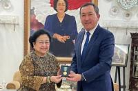 HUT Republik Kazakstan, Megawati Terima Penghargaan Medali Yobel