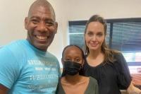 Angelina Jolie Emosional Antarkan Putrinya Zahara ke Spelman College