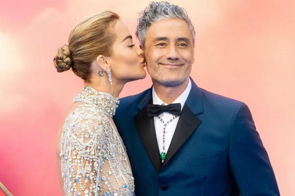 Resmi Jadi Pasutri, Rita Ora dan Taika Waititi Gelar Pernikahan Sederhana