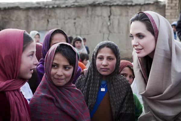 Angelina Jolie Prihatin Nasib Wanita Afghanistan di Bawah Kepemimpinan Taliban