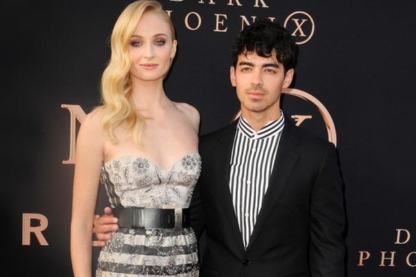Joe Jonas Tahan Paspor Anak-anaknya agar Sophie Turner tak Bisa Membawa Mereka ke Inggris