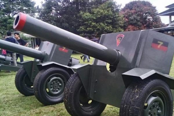 Dentuman 17 Meriam Tandai Upacara Detik-detik Proklamasi 