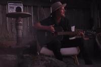 Vokalis Pearl Jam Eddie Vedder Cover Lagu Long Shadow dari Joe Strummer