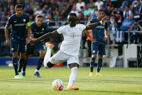 Bayern Muenchen Bantai Bochum, Sadia Mane Cetak Brace