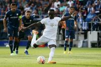 Bayern Muenchen Bantai Bochum, Sadia Mane Cetak Brace