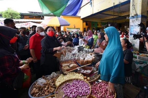 Cek Harga Pangan di Pasar Lombok, Puan Dapat Dukungan Capres