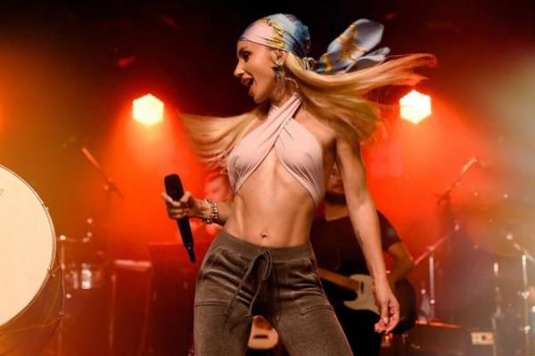 Dianggap Menghina Pesantren Penyanyi Pop Turki Dipenjara