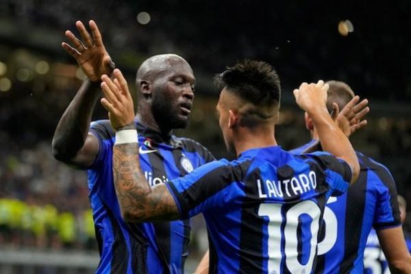 Cari Pengganti Dumfries, Inter Milan Bidik Bek Manchester United
