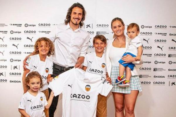 Edinson Cavani Resmi ke Valencia