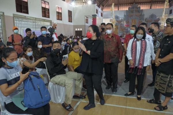 Penuh Canda, Ketua DPR Sosialisasi Tak Nikah Dini ke Remaja Bali