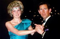 Choker Tersangkut di Hidung, Perhiasan Ikat Kepala Putri Diana Malah Jadi Trendsetter