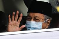 Mantan PM Malaysia Mahathir Keluar dari RS Usai Perawatan COVID