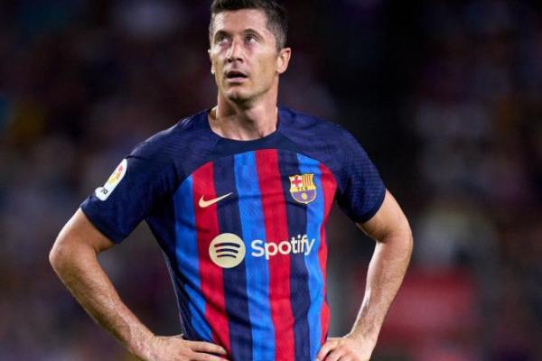 Robert Lewandowski cetak hattrick ketika Barcelona menang telak 5-1 saat menjamu Viktoria Plzen dalam matchday 1 Liga Champions di Spotify Camp Nou pada Kamis dini hari WIB.(foto: Getty Images/ barcablaugranes.com) 