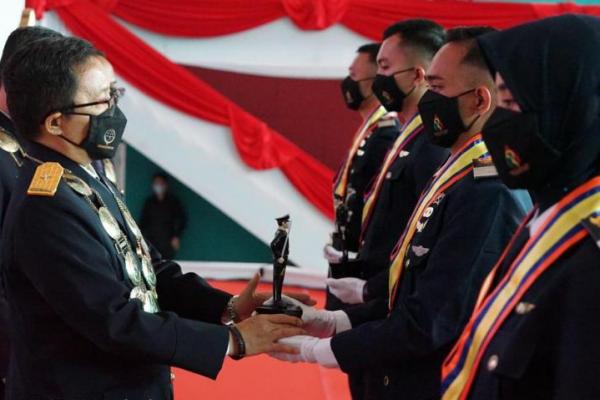 Kemenhub Wisuda 211 Perwira Politeknik Perkeretaapian Indonesia