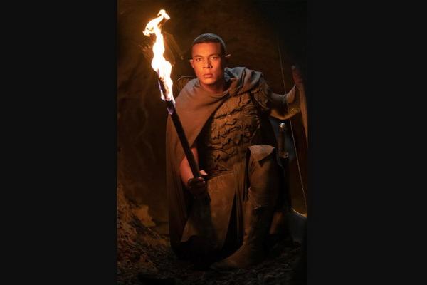 Diserang Penggemar Rasis, Hollywood Dukung Ismael Pemeran The Rings of Power