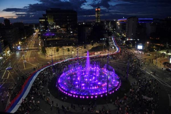 Ribuan Orang Unjuk Rasa di Beograd Menentang Rencana Parade Gay Pride