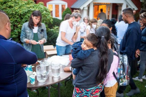 Migran yang Diterbangkan ke Pulau Martha`s Vineyard Dijadikan Pion Politik