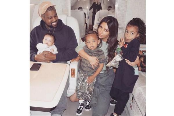 Kanye West Ajak Anak-anaknya Liburan ke Jepang saat Kim Kardashian Fokus pada Kebakaran Hutan