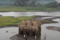 Terendam 30 Tahun, Masjid di India Ini Muncul Setelah Bendungan Mengering