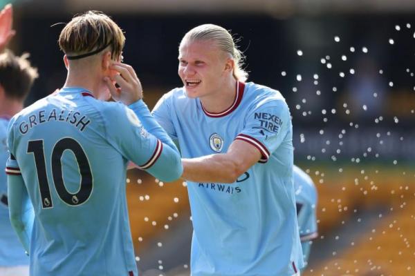 Jack Grealish (kiri) dan Erling Haaland (kanan) melakukan selebrasi (foto: Getty Images/ bitterandblue.sbnation.com) 