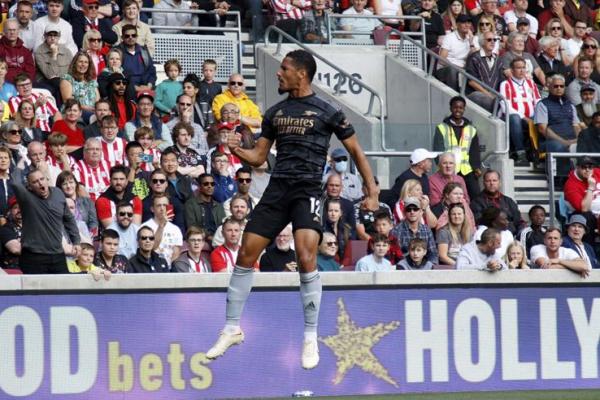 Bek muda Arsenal, William Saliba yang sudah menjadi pemain utama sejak muda (Foto: Stinger/ kdhnews.com) 