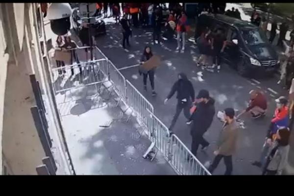 `Radikal` Armenia Menyerbu Kedutaan Besar Azerbaijan di Prancis