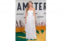 Margot Robbie Tampil Glamor dan Romantis dengan Gaun Chanel di Premiere Amsterdam