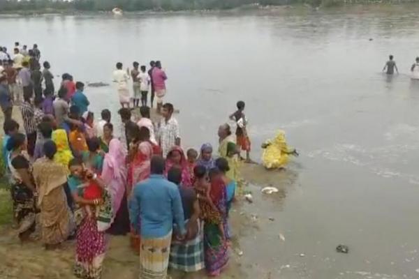 Korban Tewas Bencana Feri Bangladesh Naik Menjadi 50 Orang