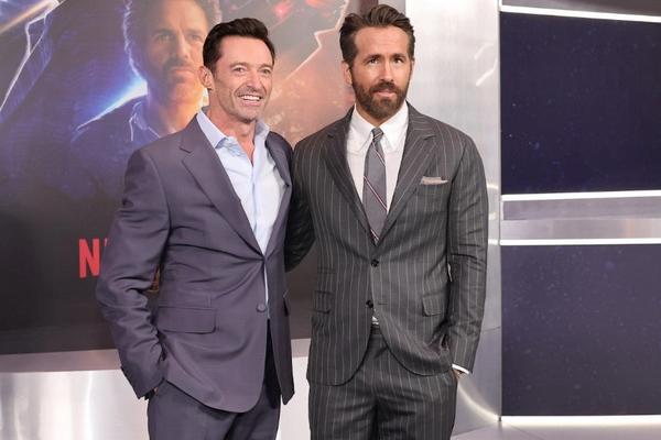 Ryan Reynolds dan Hugh Jackman. (FOTO: GETTY IMAGES) 