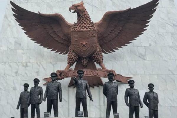 Monumen Pancasila Sakti, Lubang Buaya, Jakarta Timur (FOTO: SHUTTERSTOCK) 
