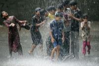 BMKG: Hujan Sedang Hingga Lebat Berpeluang Terjadi di Kota Besar