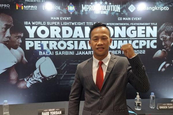 Daud Yordan Tunda Duel Dengan Petinju Ukraina Karena Cedera Tangan 