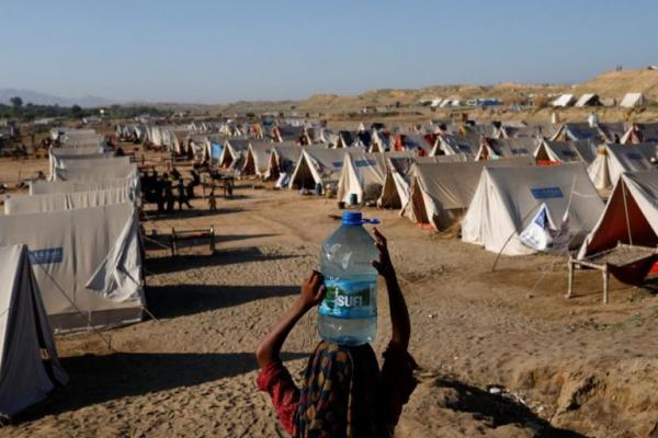 Rumah Sakit Pakistan Kewalahan Tangani Penyakit yang Ditularkan Air Banjir