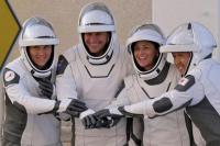 Awak SpaceX Termasuk Kosmonot Rusia Tiba di Stasiun Luar Angkasa