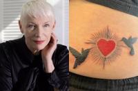 Di Usianya Ke-67, Annie Lennox Pamerkan Tato Pertamanya Bergambar Burung dan Hati