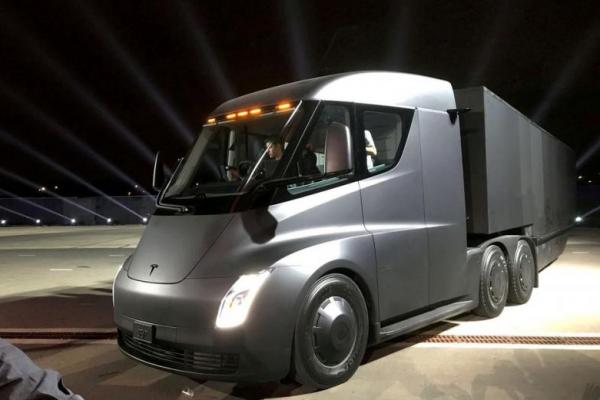 Tahun 2023 PepsiCo akan Luncurkan 100 Truk Listrik Tesla Semis