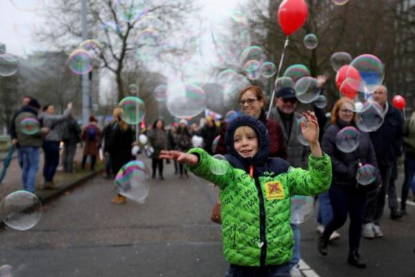 Kampanye Vaksin Booster Lambat, Gelombang COVID Mengancam Eropa